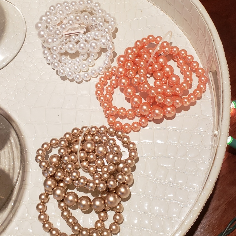 NWT 5-Strand Stretchable Pearl Bracelet - Picture 5 of 5